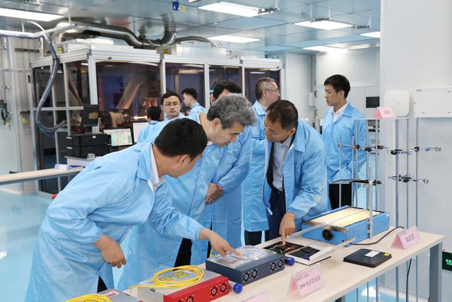 深圳市委常委、副市长刘庆生一行到jxf吉祥坊激光考察调研